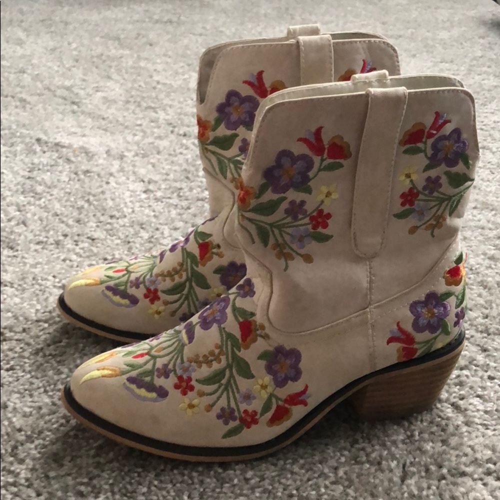 Embroidered Boots - Picture 2 of 5
